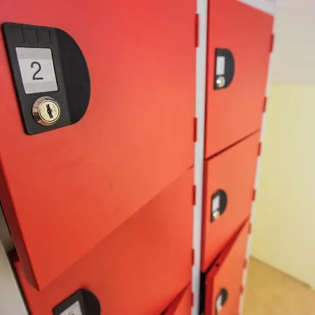 Schutzenbach Backpackers For Adults 18-34 Years Only אכסניה לוטרברונן