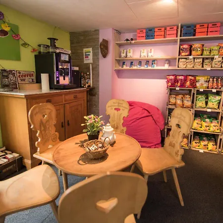 Schutzenbach Backpackers For Adults 18-32 Years Only Lauterbrunnen