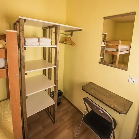 Hostel Schutzenbach Backpackers For Adults 18-34 Years Only Lauterbrunnen