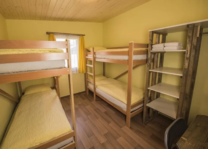 Schutzenbach Backpackers For Adults 18-34 Years Only