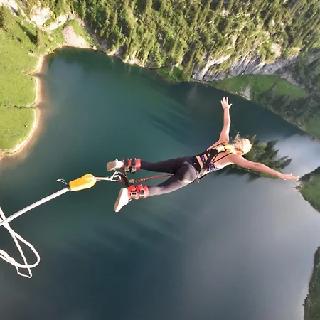 Schutzenbach Backpackers For Adults 18-34 Years Only *